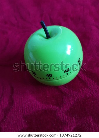 The timer in the form of a green Apple