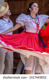 puerto rican people dancing