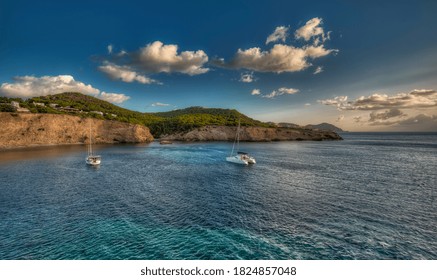 The tiny bathing area of Cala Roja, next to Cap Martinet, is another refuge for lovers of hidden places. 