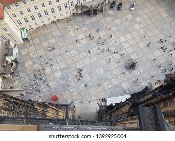 Tiny people walking in a square