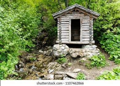 Bilder Stockfotos Und Vektorgrafiken Cabin Stream Shutterstock