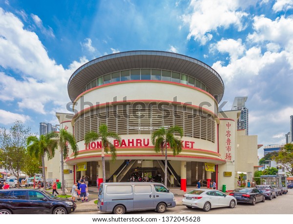 Tiong Bahru, Singapore -\
6 April, 2019: Beautiful building modern style on the conner\
TiTiong Bahru Market and cars moving traffic, Chill out at the\
Hippest Part of Town.