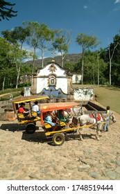 Tiradentes, Minas Gerais / Brazil - 04/07/2007: Horse-drawn Carriages With Tourists In Front Of The São José Fountain