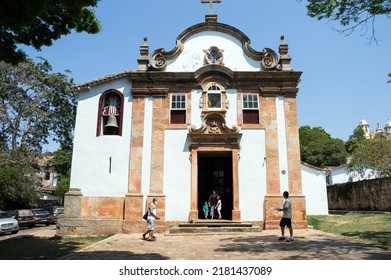 TIRADENTES, MINAS GERAIS - SEPTEMBER 12, 2021: Nossa Senhora Do Rosário Church In Tiradentes In Brazil Photographed From The Front On A Sunny Day