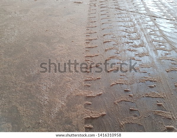 Tire marks Car soil\
dust