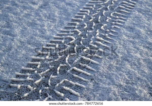 tire marks in the\
snow