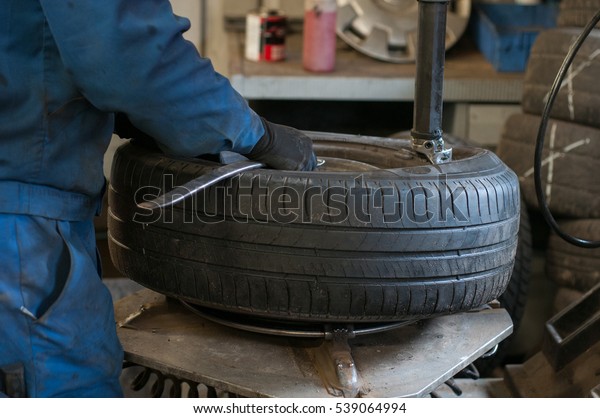 Tire mounting\
equipment in the workshop.