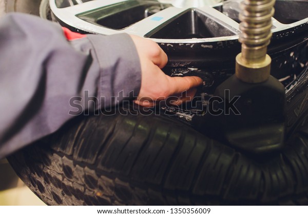 tire pressure sensor installation, car, test\
procedure in a car-care\
center.