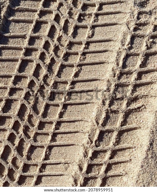 Tire print on the\
sand