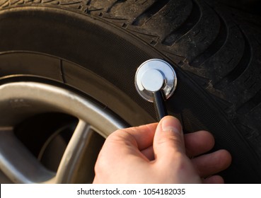 Tires Swap - Reifenservice. Old And New Winter Car Tires.
