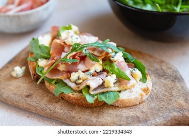 Toast With Bacon, Fresh Arugula And Blue Cheese. 
