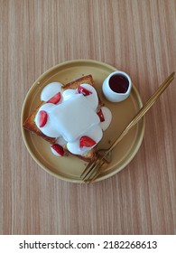 Toast With Fresh Strawberry Compote
