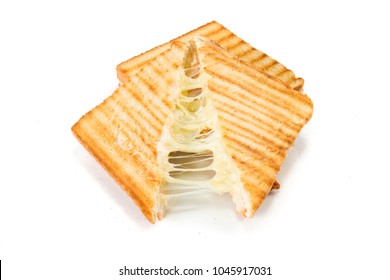 Toast-Sandwich mit Käse einzeln auf Weiß