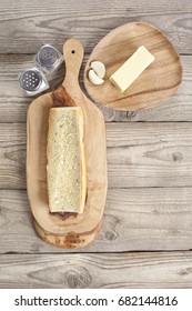 Toasted garlic bread - Shutterstock ID 682144816