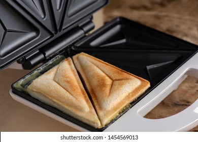 Toasted sandwich in a toasted sandwich maker