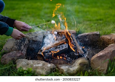 523 Marshmallows fire pit Images, Stock Photos & Vectors | Shutterstock