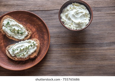 Toasts With Cream Cheese