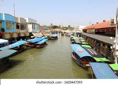 
Today (8 May 16) The Reporter Reported That Many Tourists Flock To The Amphawa Floating Market. Samut Songkhram Province Long Weekend.