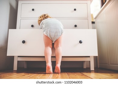 Imagenes Fotos De Stock Y Vectores Sobre Child Drawers Shutterstock