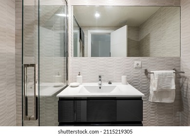 Toilet With Gloss Black Lacquered Wooden Cabinet With White Resin Sink, Frameless Rectangular Mirror, White Towels And Shower With Screen In Vacation Rental Apartment