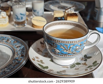 Tokyo: Drinking tea in beautiful tableware