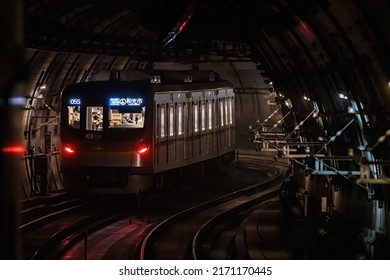 Tokyo, Japan - 06.2022: Metro Train On Tokyo Metro Fukutoshin Line Depart And Speed Through Underground Tunnel