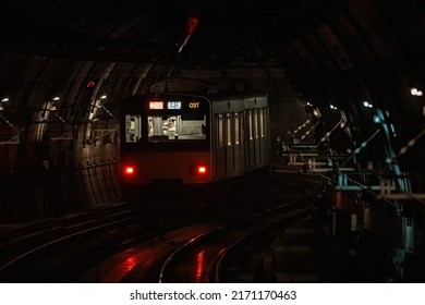 Tokyo, Japan - 06.2022: Metro Train On Tokyo Metro Fukutoshin Line Depart And Speed Through Underground Tunnel