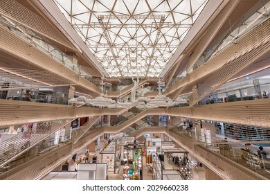 TOKYO, JAPAN - 23 August 2021：Inside View Of Ginza Six