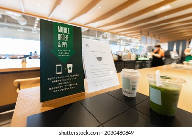 TOKYO, JAPAN - 25 August 2021：Starbucks Coffee Mobile Order And Pay Service