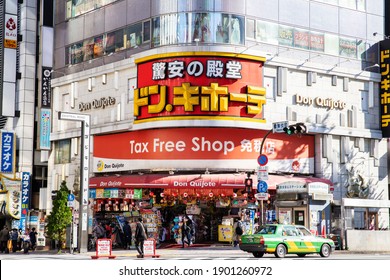 TOKYO, JAPAN - 31 October 2020：Signboard Of Don Quixote In Shinjuku