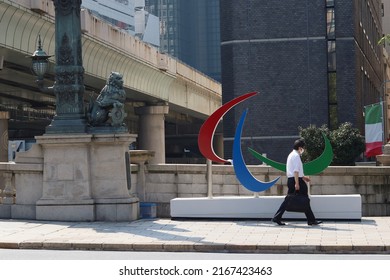 TOKYO, JAPAN - August 26, 2021: Paralympic Symbol Monument By A Statue Of A Lion On Nihonbashi Bridge During The Tokyo Paralympics On A Hot Day.