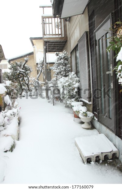 TOKYO, JAPAN-\
Feb08 : The heaviest snow in decades in Tokyo and other areas of\
Japan  , On FEB 08, 2014 in \
Japan
