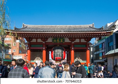 Tokyo, Japan - Jan 28 2016: People Going To The Senso Ji Temple. Senso Ji Is A Famous Buddhist Temple In Tokyo.