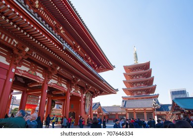 Tokyo, Japan - Jan 28 2016: People Going To The Senso Ji Temple. Senso Ji Is A Famous Buddhist Temple In Tokyo,Japan