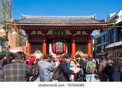 Tokyo, Japan - Jan 28 2016: People Going To The Senso Ji Temple. Senso Ji Is A Famous Buddhist Temple In Tokyo.