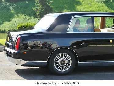 TOKYO, JAPAN - JULY 30 : Japanese Emperor Akihito Arrives At Imperial Palace On July 30, 2010 In Tokyo