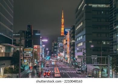 TOKYO, JAPAN - Mar 29, 2019. Hamamatsucho Street And Tokyo Tower At Dusk.