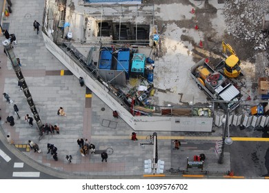 TOKYO, JAPAN - March 3, 2018: Overhead View Of The A Street Corner In Front Of Ginza's Sukiyabashi Where The Now-demolished Sony Building Used To Be. The Site Will Be Turned Into A Park. 