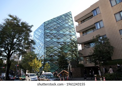 Tokyo Japan November 21 2016 Fashion Boutique Made Entirely With Glass Block In Tokyo 