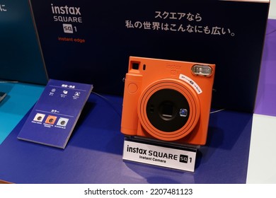 TOKYO, JAPAN - September 27, 2022:  A Fujifilm Instax Square SQ1 Camera On Display In A Fuji Showroom In Tokyo. 