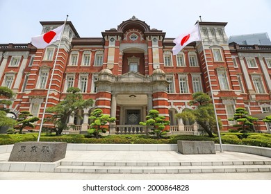 Tokyo Station is a railway station in Chiyoda, Tokyo, Japan.
The letters(東京駅) written on the stone monument are Tokyo Station. 