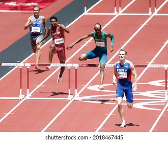 Tokyo-Brazil August 3, 2021 Tokyo 2020 Olympic Games, 400m Hurdle Race, runner Alison dos Santos do Brasil celebrates his bronze medal 