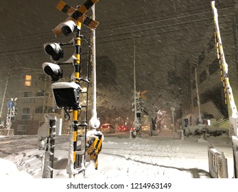 TOKYO,JAPAN-JANUARY 22,2018. A Rare Snow Storm In Four Years Hit Tokyo, Photo Of Railway Crossing Area Of Seibu Shinjuku Line Near Araiyakushimae Station During Snowy In The Night Of Monday.