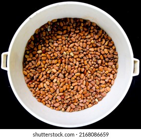 Tolo Beans In A White Bowl On A Black Background.  Tolo Beans Are One Of The Foods That Contain Lots Of Folate.