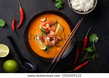 Tom Yum kung Spicy Thai soup with shrimp in a black bowl on a dark background, top view Foto stock © 