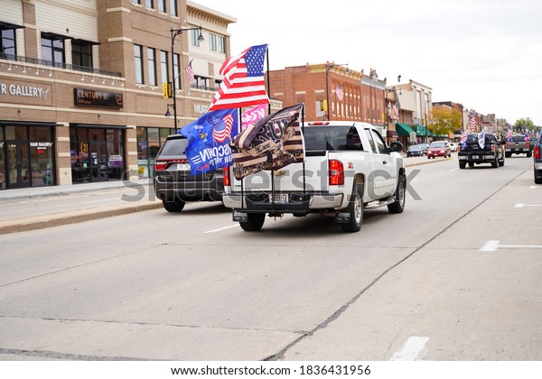 Tomah, Wisconsin / USA - Oct 17th,
2020: Pro president trump and blue lives matter supporters gathered
and paraded through the streets showing support.
