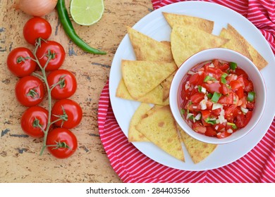 Tomato Salsa Dip With Tortilla Chips