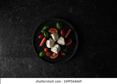 Tomato/Tomate Mozzarella - Dark Table Studio Setup - Delicious Darkfood Photography