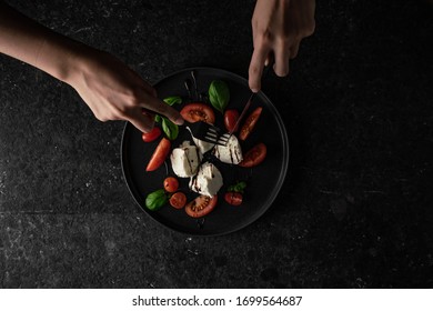 Tomato/Tomate Mozzarella - Dark Table Studio Setup - Delicious Darkfood Photography