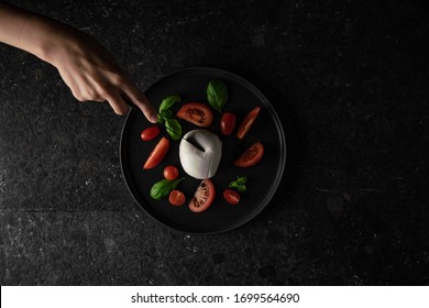 Tomato/Tomate Mozzarella - Dark Table Studio Setup - Delicious Darkfood Photography